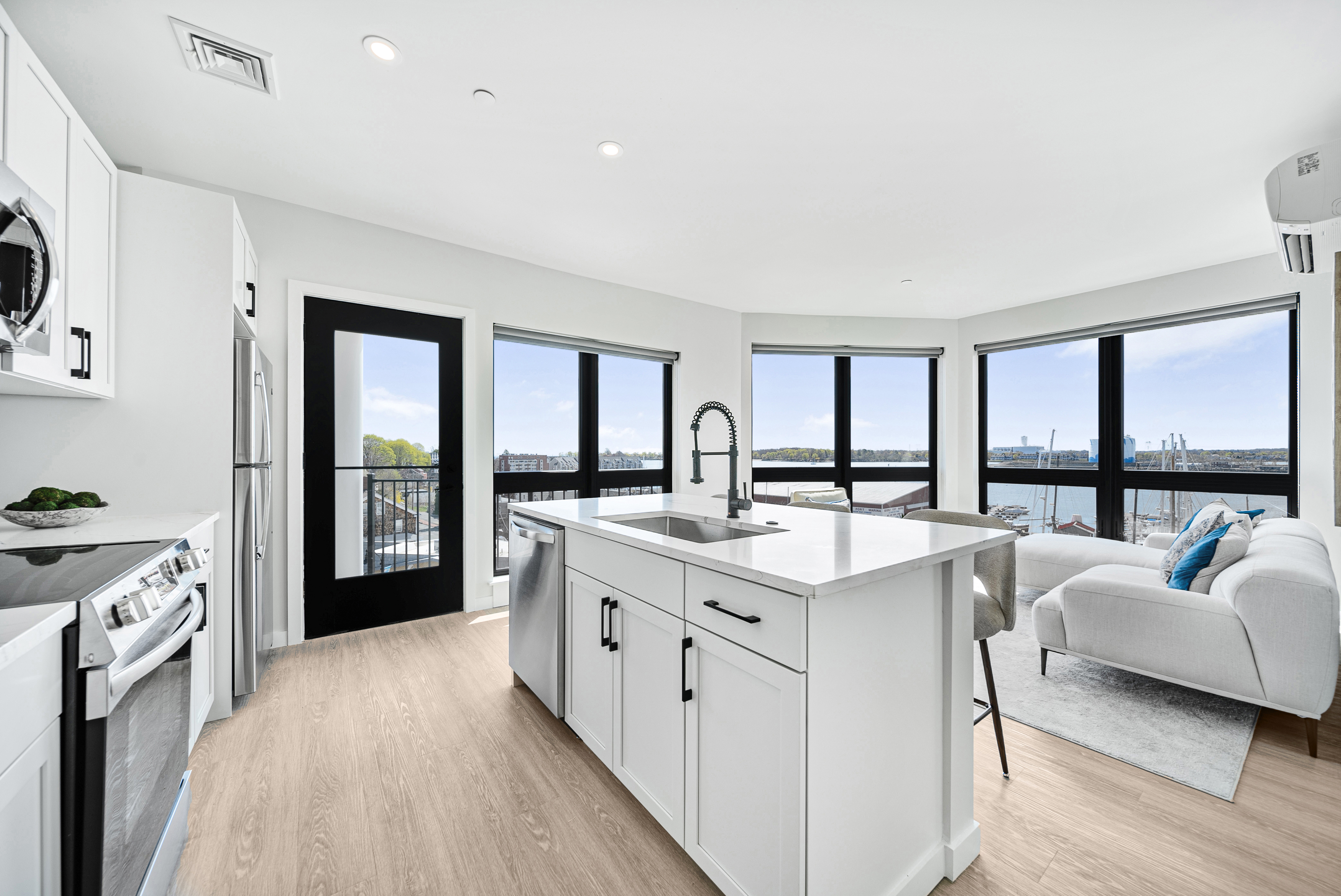 Amara Unit414 Patrick Pan Kitchen2